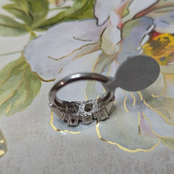 AVON COLLECTIBLE RING EMERALD CZ SIZE 5 SILVER ANTIQUE PAST PRESENT FUTURE - Picture 8 of 11